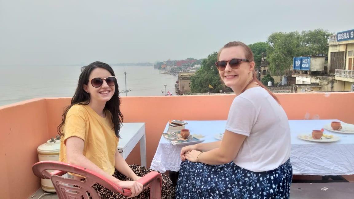 On The Ghat By Howdy Hostels Varanasi Dış mekan fotoğraf